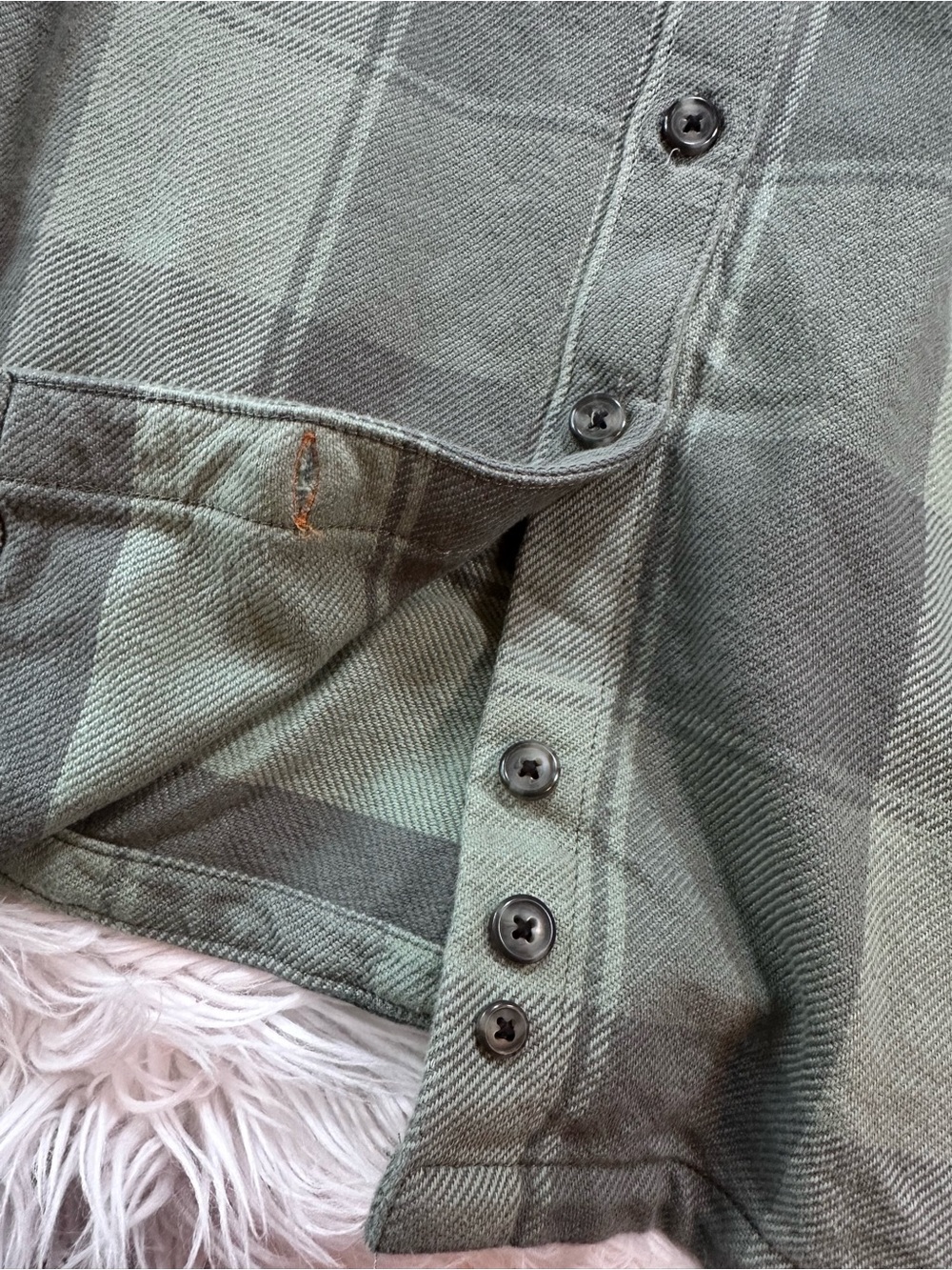 Carhartt • Women’s Loose Fit Cotton Twill Plaid Shacket - Picture 5 of 13